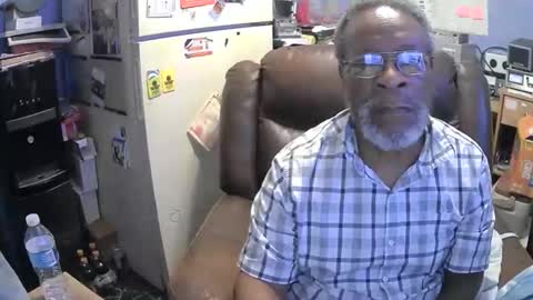 bushhunter23 online show from December 2025 04:05:01 PM