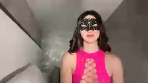 busy_bee69 online show from May 2026 10:18:02 PM