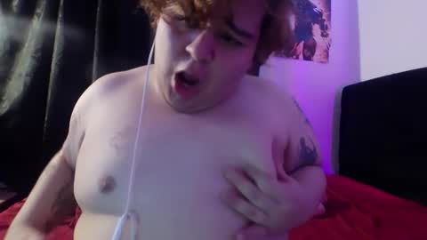 Snapshot of buttercup_milk chatting on February 2026 05:00:02 AM Dylan online show from February 2026 05:00:02 AM