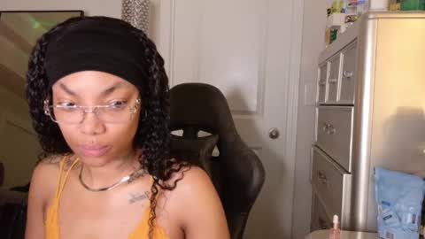 Snapshot of butterflybootyy chatting on May 2026 07:02:02 AM butterfly booty online show from May 2026 07:02:02 AM