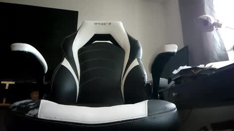 Snapshot of bwall1425 chatting on November 2025 09:18:01 PM bwall1425 online show from November 2025 09:18:01 PM