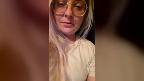 Snapshot of c0ck_queen chatting on June 2026 05:39:01 AM Momuknow online show from June 2026 05:39:01 AM