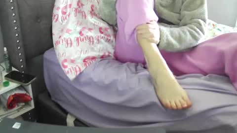 Snapshot of calicambri chatting on January 2025 04:11:02 PM The Cali Cambri online show from January 2025 04:11:02 PM