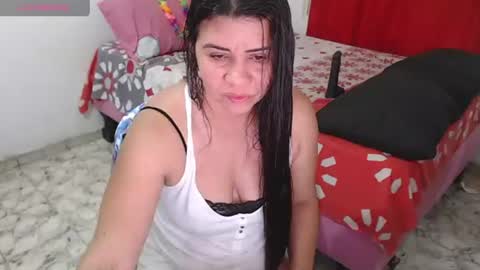 Snapshot of caliente_in_passion chatting on June 2026 04:04:01 AM caliente_in_passion online show from June 2026 04:04:01 AM