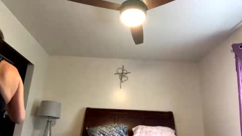 Snapshot of calishop1 chatting on April 2026 07:22:02 PM calishop1 online show from April 2026 07:22:02 PM