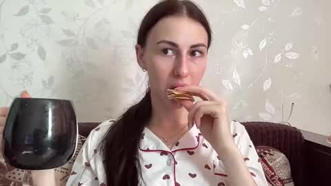 Anna online show from February 2025 10:58:01 AM