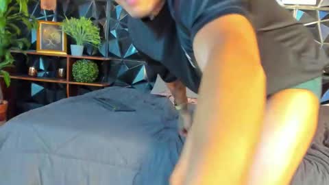 calvin913 online show from December 2025 05:35:02 AM