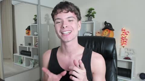 Hey I am Calvin  online show from February 2025 07:04:01 PM