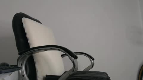 calvinhotlatino online show from December 2024 11:23:02 PM