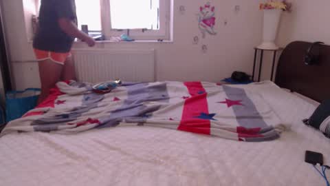 Calvinjohnlad online show from November 2025 01:55:01 PM