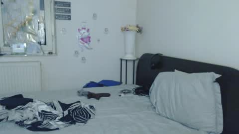 Snapshot of calvinjohnlad chatting on December 2025 07:53:02 PM Calvinjohnlad online show from December 2025 07:53:02 PM