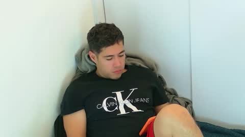 camara110 online show from November 2025 01:05:01 AM