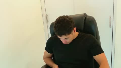 camara110 online show from December 2025 02:41:02 AM