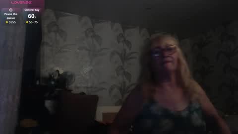 CamDiva1 online show from November 2025 07:18:01 PM