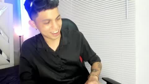 Snapshot of cameron_lux4 chatting on June 2026 03:44:01 AM CAMERON online show from June 2026 03:44:01 AM