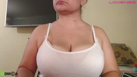 Camila  online show from September 2025 12:44:02 AM