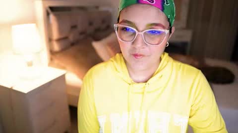 Camila buitrago online show from October 2025 12:20:01 AM