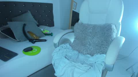 Camila online show from December 2024 07:00:02 PM