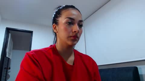 Camila online show from November 2025 01:25:02 AM