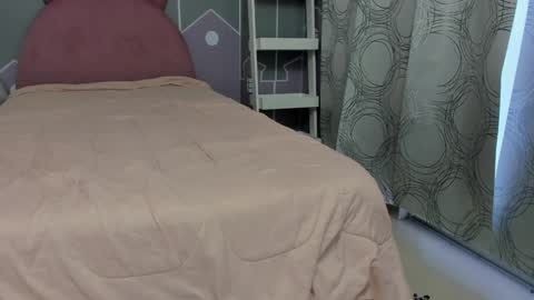 Camila  online show from January 2025 12:39:02 PM