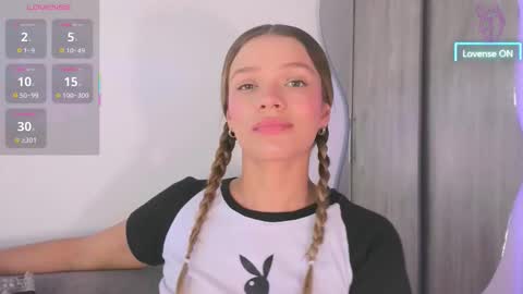 Snapshot of camilamonroee chatting on January 2026 02:44:01 PM Camila Monroee online show from January 2026 02:44:01 PM