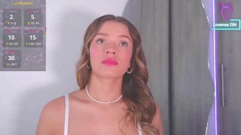 Snapshot of camilamonroee chatting on February 2026 02:11:02 PM Camila Monroee online show from February 2026 02:11:02 PM