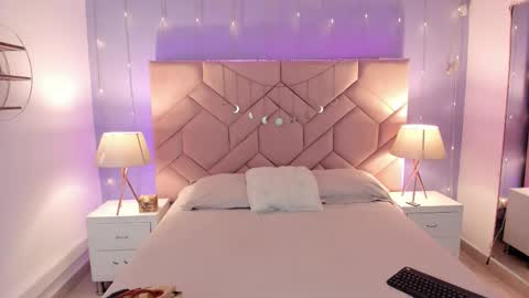 Camila  online show from September 2025 03:57:01 PM