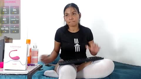 Snapshot of camilavagina24 chatting on December 2024 04:04:02 PM Camila online show from December 2024 04:04:02 PM