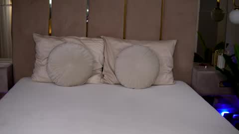 Camy online show from October 2025 08:04:01 PM