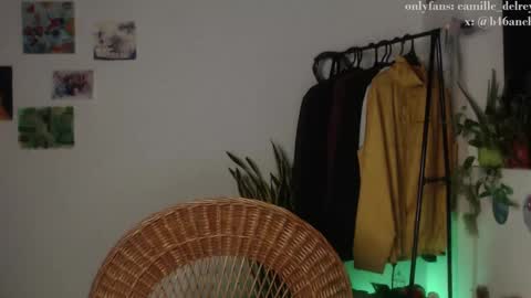 Snapshot of camille_delrey chatting on February 2025 10:32:02 AM Camille online show from February 2025 10:32:02 AM