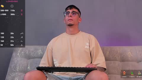 Snapshot of camilo_ospina_ chatting on January 2025 10:46:01 PM INDEPENDENT MODEL online show from January 2025 10:46:01 PM