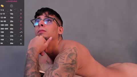 Snapshot of camilo_ospina_ chatting on January 2025 10:10:02 AM INDEPENDENT MODEL online show from January 2025 10:10:02 AM