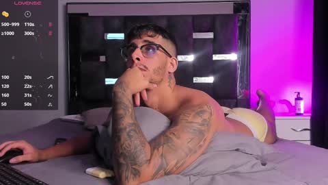 Snapshot of camilo_ospina_ chatting on February 2025 04:05:02 AM INDEPENDENT MODEL online show from February 2025 04:05:02 AM