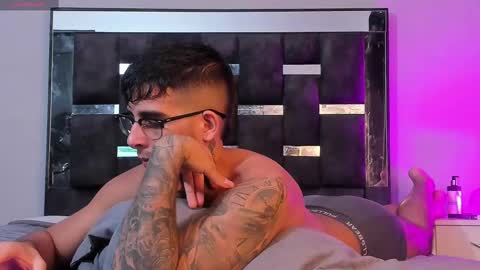 Snapshot of camilo_ospina_ chatting on March 2025 03:19:01 AM INDEPENDENT MODEL online show from March 2025 03:19:01 AM