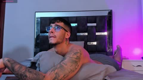 Snapshot of camilo_ospina_ chatting on March 2025 09:59:02 PM INDEPENDENT MODEL online show from March 2025 09:59:02 PM