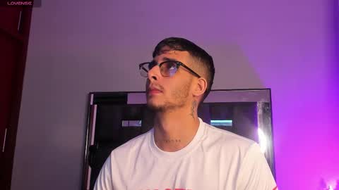 Snapshot of camilo_ospina_ chatting on March 2025 05:08:01 AM INDEPENDENT MODEL online show from March 2025 05:08:01 AM