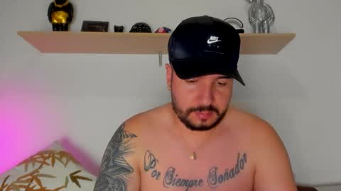 camilo_restrepo21 online show from September 2025 12:12:02 AM