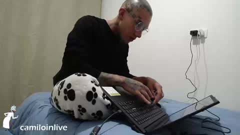 Snapshot of camiloinlive chatting on March 2025 12:42:01 AM camiloinlive online show from March 2025 12:42:01 AM