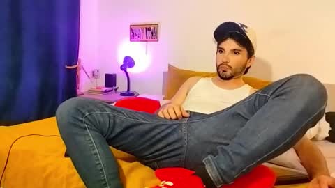 Snapshot of camilosaennz chatting on April 2026 03:02:01 AM camilo online show from April 2026 03:02:01 AM