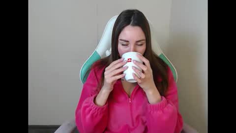 Snapshot of cammila_horn chatting on March 2026 06:14:01 AM cammila horn online show from March 2026 06:14:01 AM