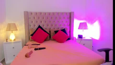 Candie  online show from November 2025 12:36:02 PM