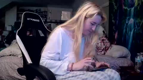 Candi online show from May 2026 10:37:02 PM