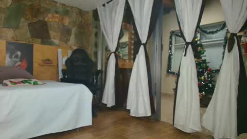 Snapshot of candy_feett chatting on November 2025 10:04:02 AM Jolie online show from November 2025 10:04:02 AM