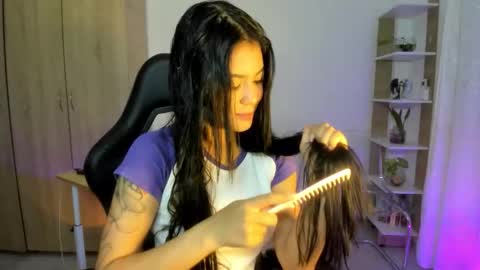 Nickol online show from November 2025 08:19:02 PM