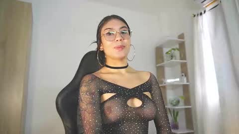 Snapshot of candy_hes chatting on February 2026 03:05:01 PM Nickol online show from February 2026 03:05:01 PM