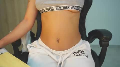 Snapshot of candy_hes chatting on February 2026 03:24:01 PM Nickol online show from February 2026 03:24:01 PM