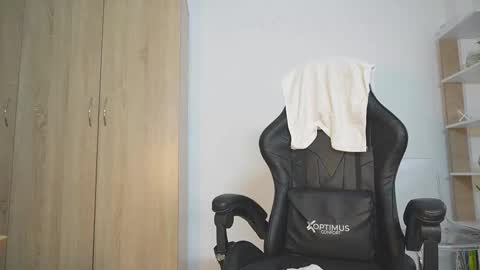 Snapshot of candy_hes chatting on March 2026 06:48:01 PM Nickol online show from March 2026 06:48:01 PM