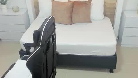 CANDY online show from November 2025 07:18:02 PM