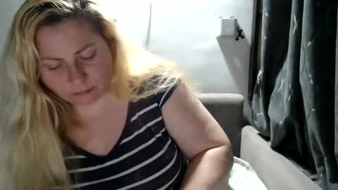 Laura online show from February 2025 10:43:02 PM