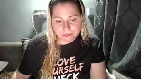 Laura online show from October 2025 08:07:02 PM